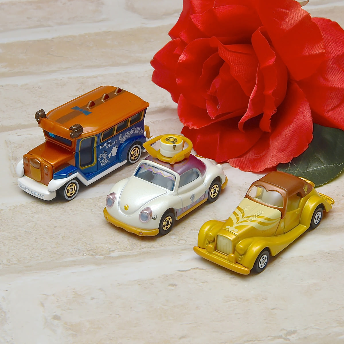 ベルたちがおしゃれなトミカに！ディズニーモータース セブン＆アイ