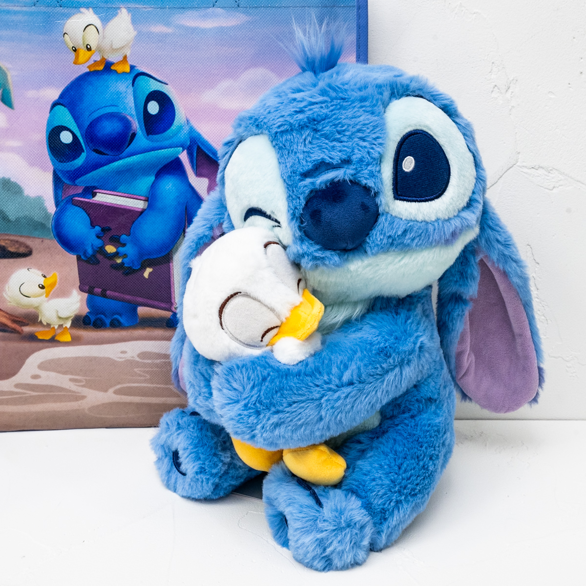 アヒルを抱きしめるスティッチ！ディズニーストア Disney Stitch Day