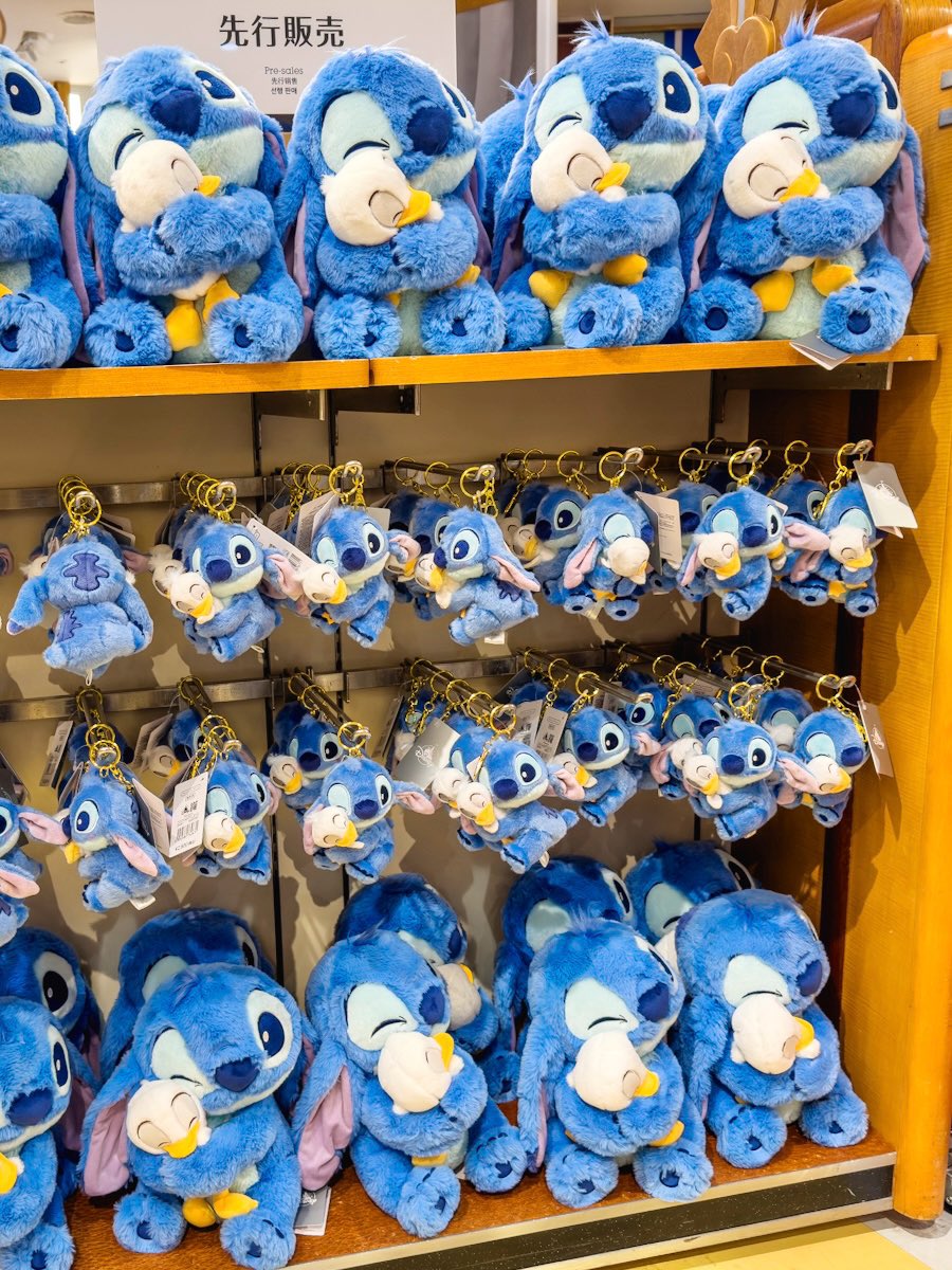 アヒルを抱きしめるスティッチ！ディズニーストア Disney Stitch Day