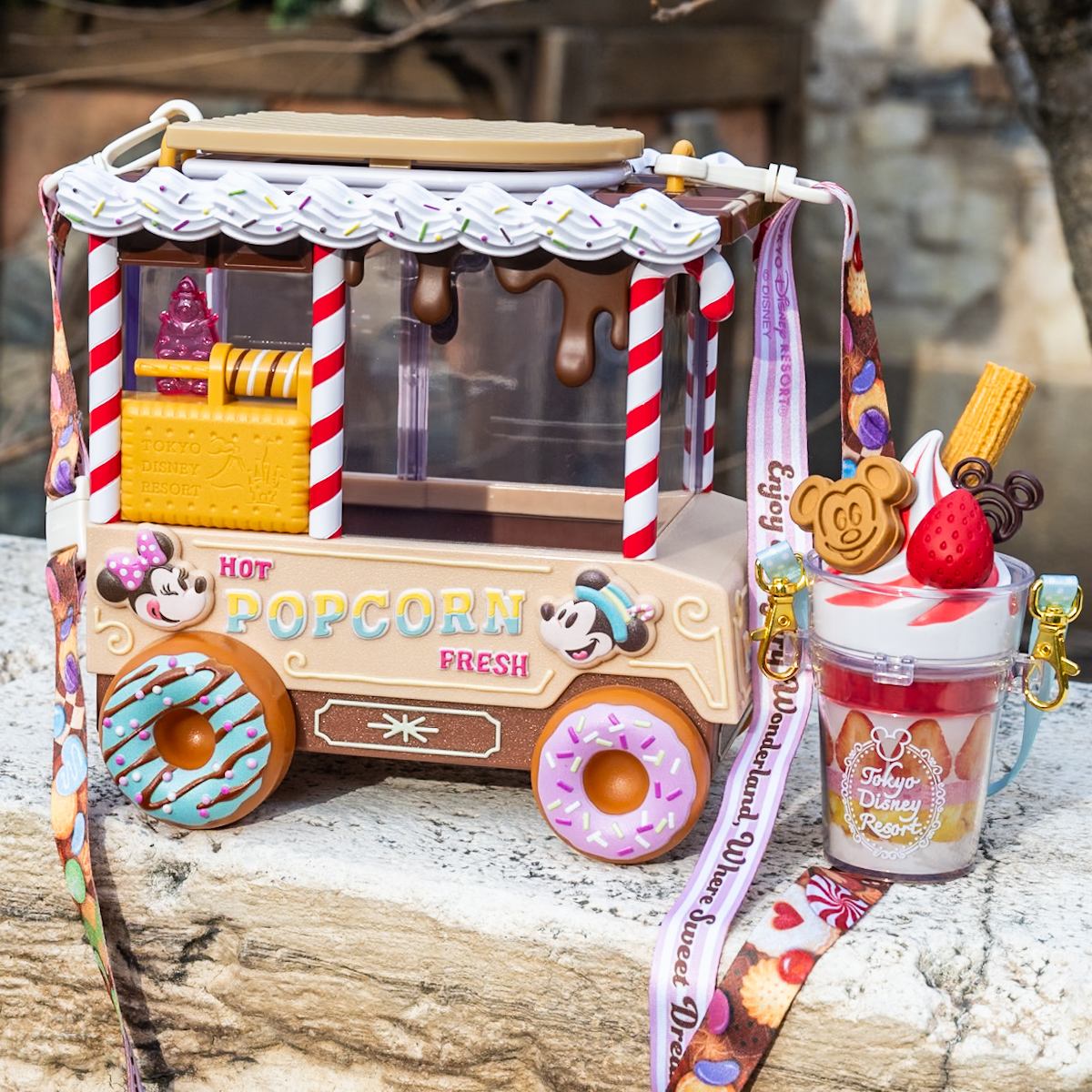 人気パークフードをトッピングしたパフェデザイン！東京ディズニー