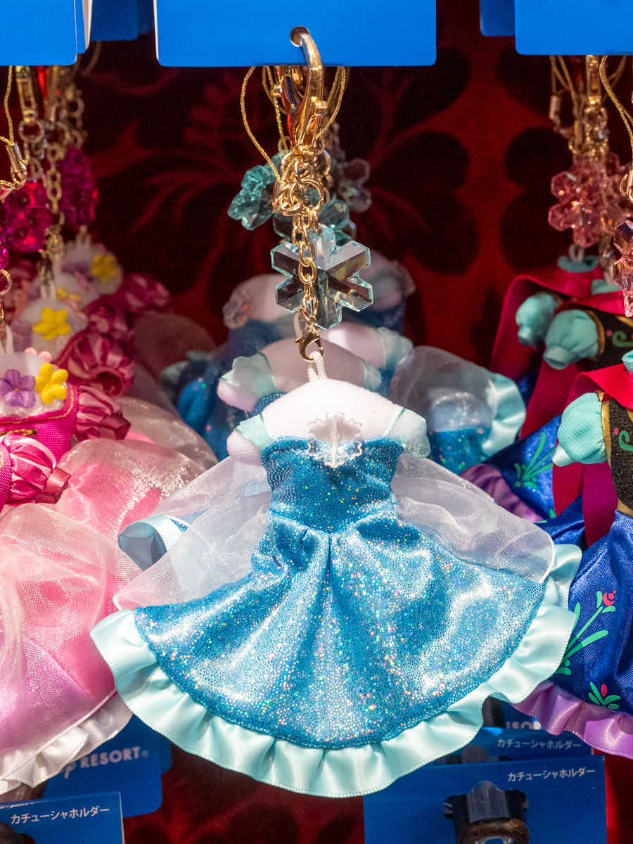 おしゃれに揺れるドレスがかわいい！東京ディズニーリゾート『ドレス