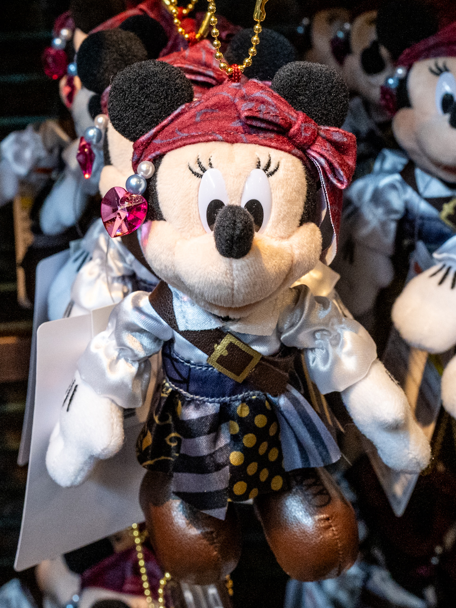 ミニーが仲間入り！東京ディズニーランド「カリブの海賊」グッズ -