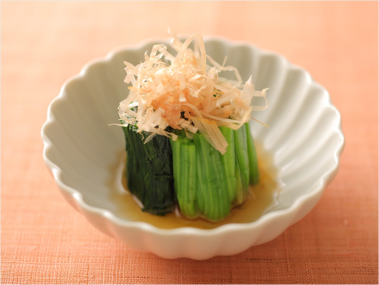 上品で美しい】ほうれん草のおひたしレシピ。ゆで方や絞り方にプロの技