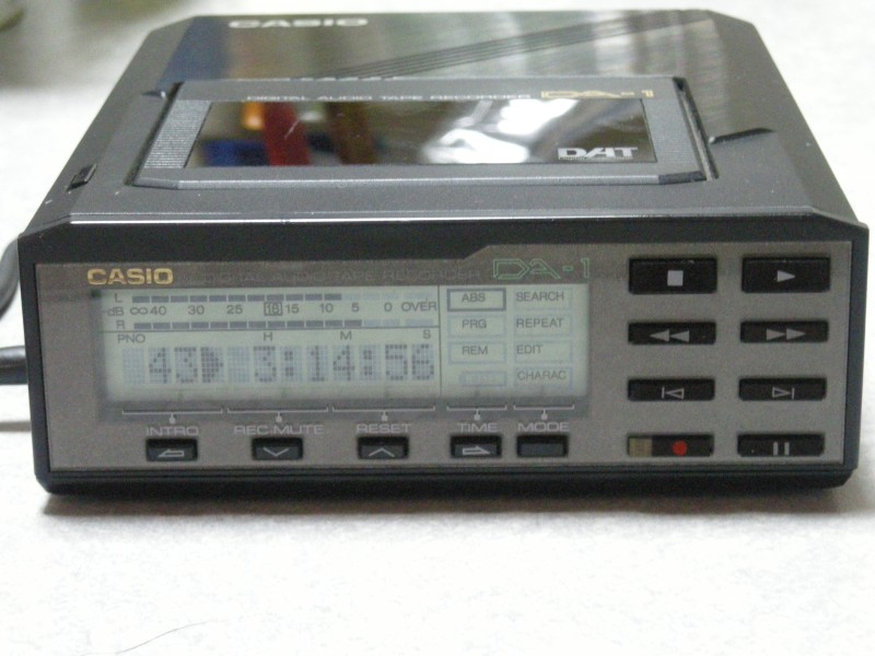 カシオのポータブルDAT「DA-1」
