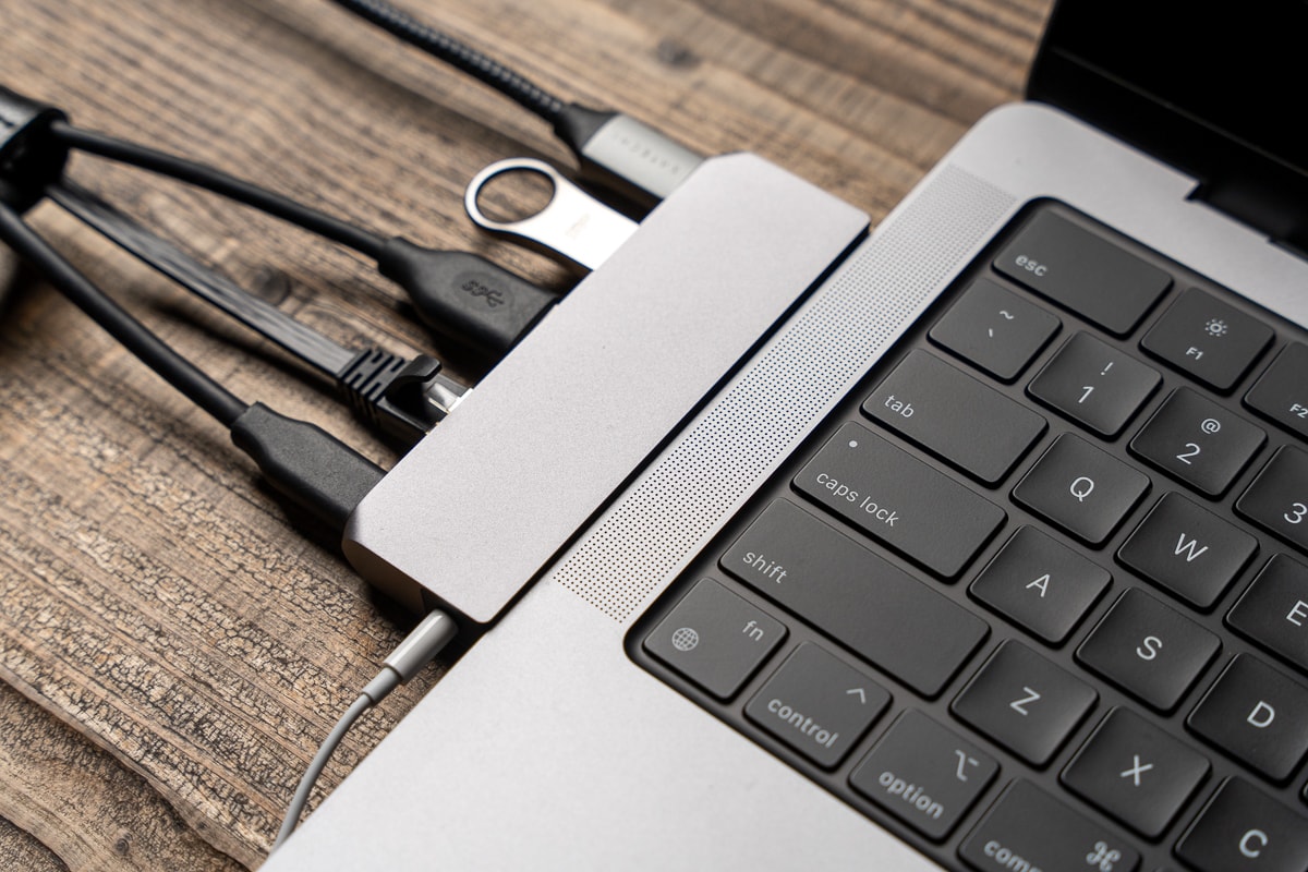 Satechi USB-C Proハブ Max 8in2 レビュー：M1 Pro / M1 Max MacBook