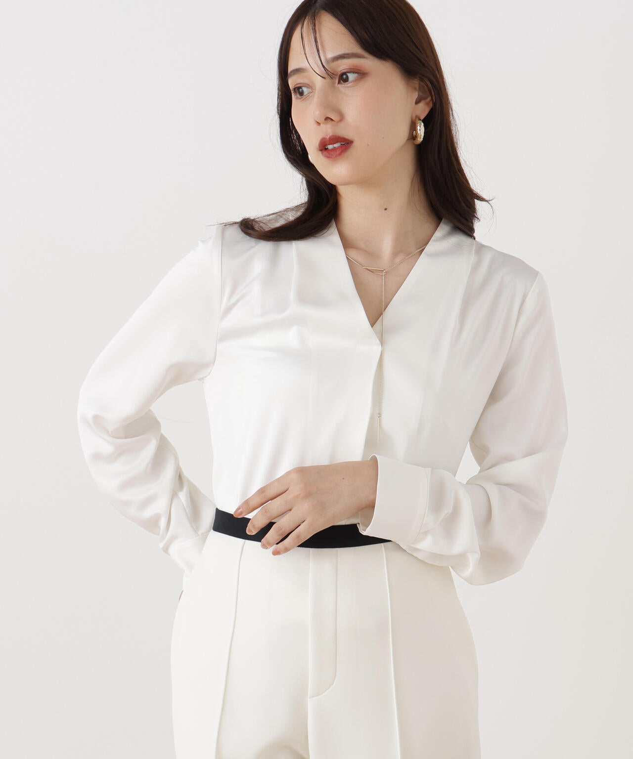 チェーンネックレス付ブラウス | PINKY&DIANNE（ピンキー&ダイアン