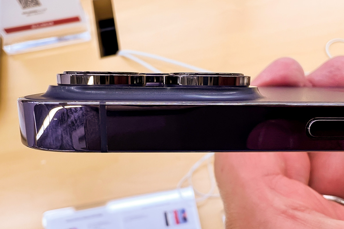 iPhone 14 Pro のディープパープル | b's mono-log