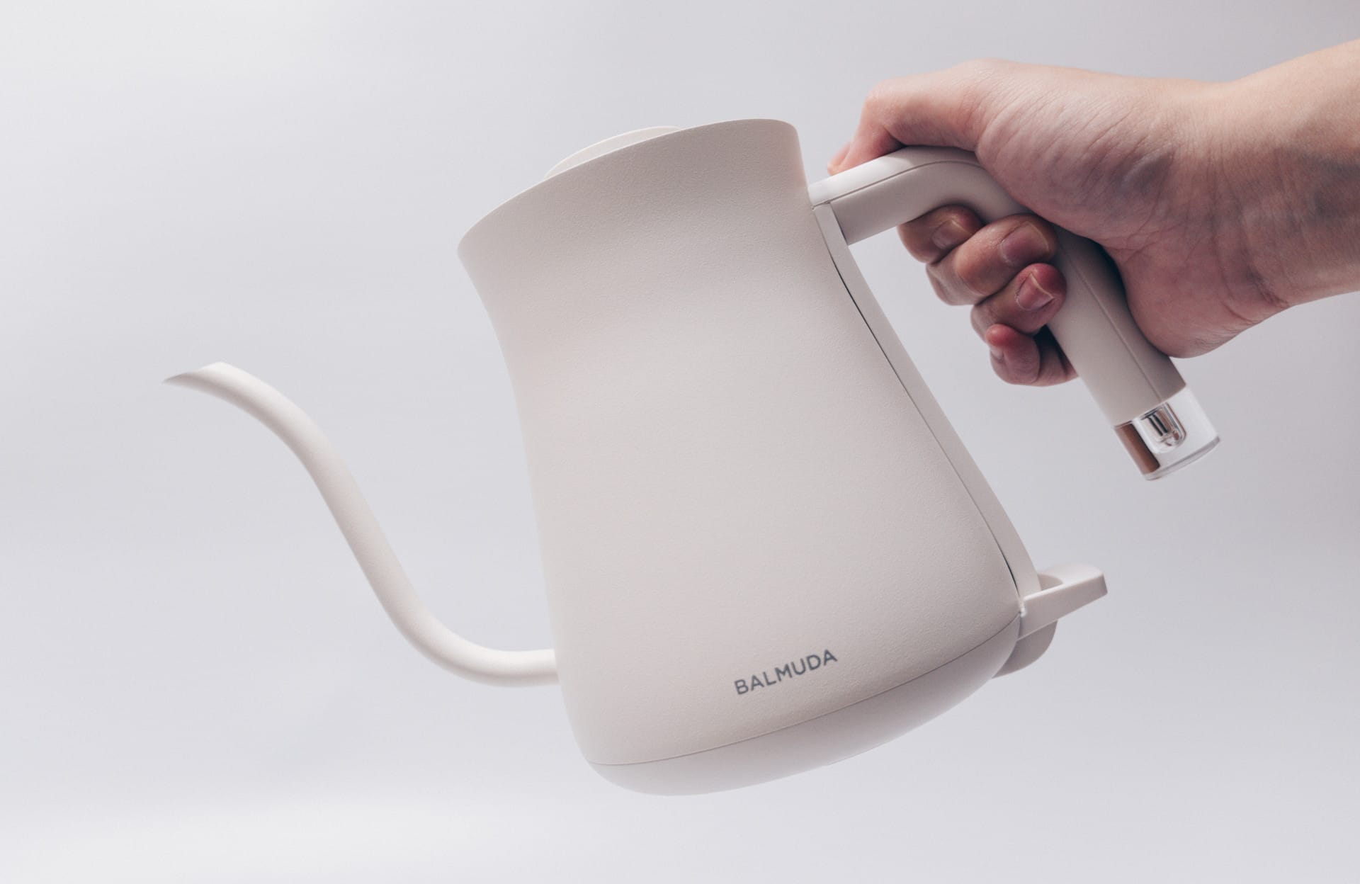 BALMUDA The Pot レビュー／バルミューダが作った電気ケトルは、滑らか