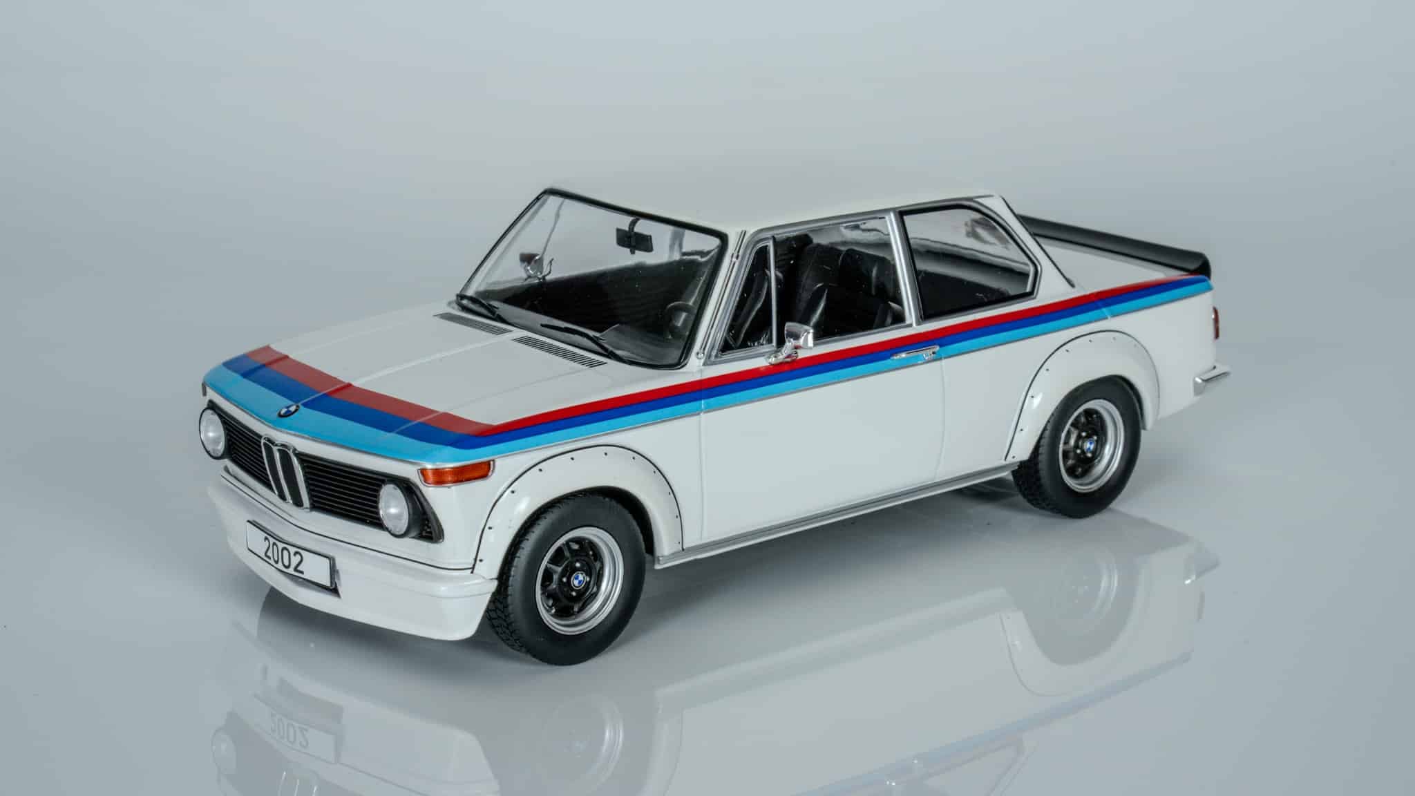 MCG - 1:18 BMW 2002 Turbo White 1973 Diecast Model