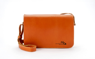 姫路レザーのミニショルダー。シンプルでかわいいメッセンジャーバッグ