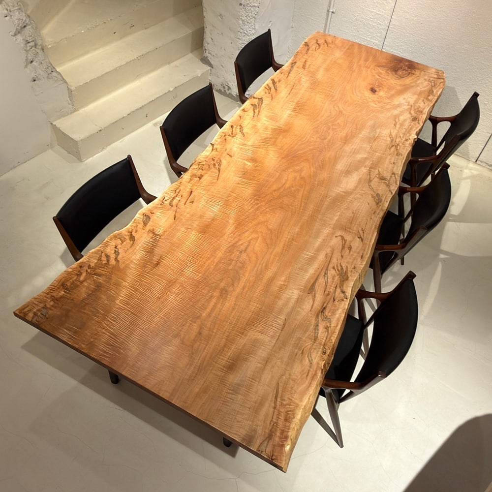 一枚板テーブルの専門店【アトリエ木馬】