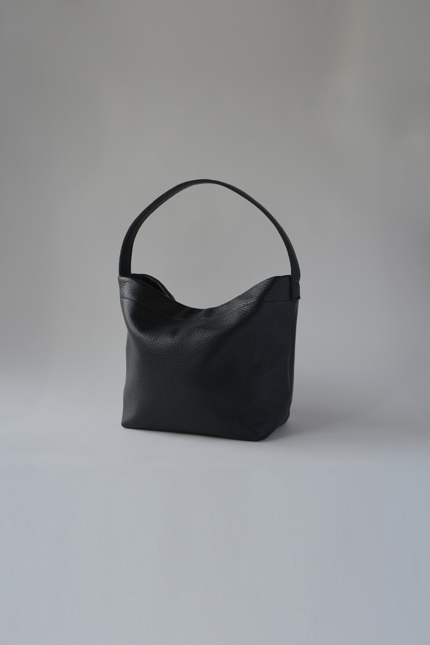ONE HANDLE BAG | MOLVAR official web site