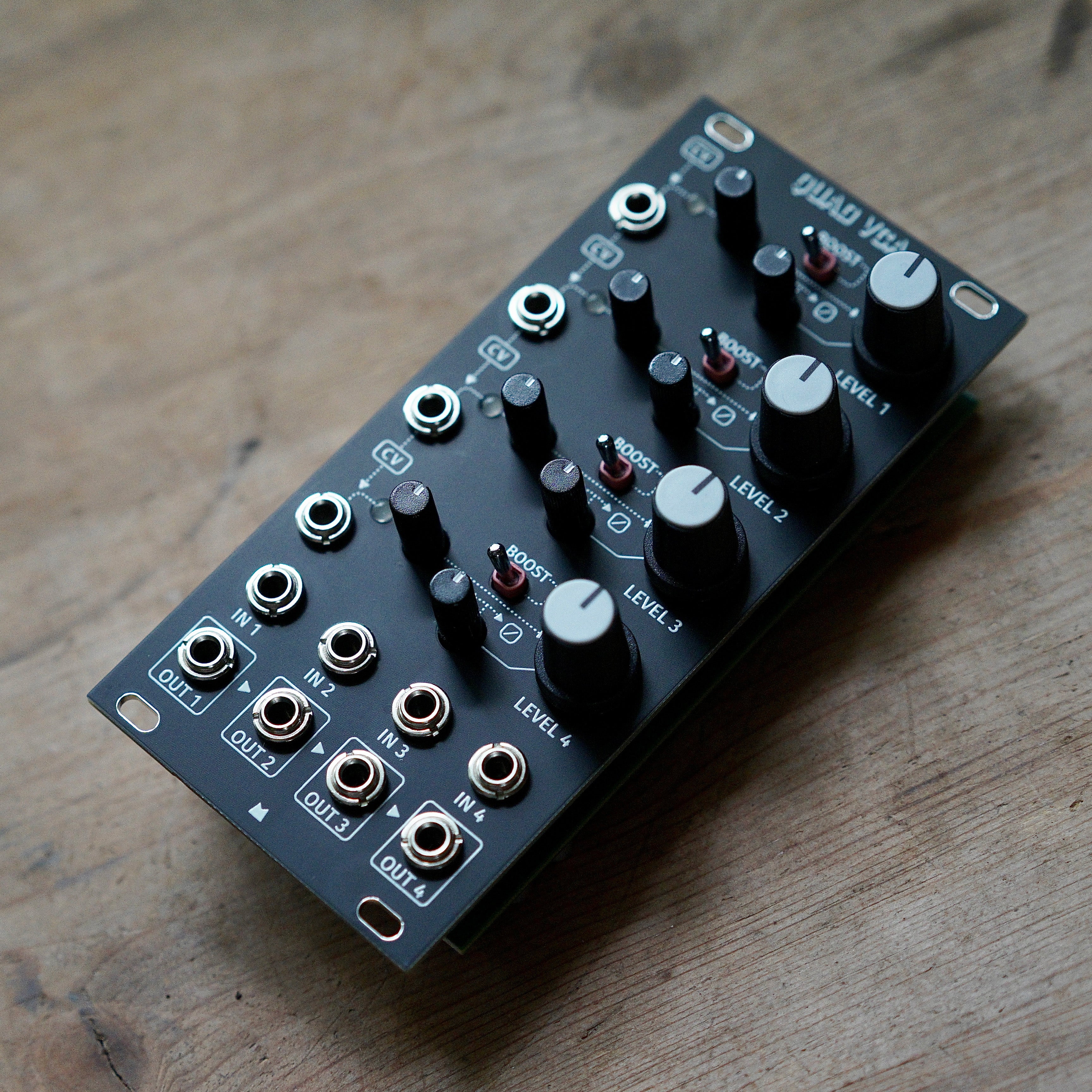 Quad VCA black panel – Mörk Modules