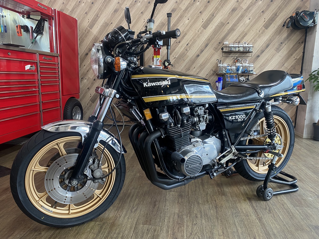 kawasaki KZ1000mk2(MORRISホイール) DUNLOP ROADSMART4にタイヤ交換