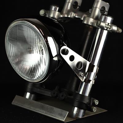モーターガレージグッズ／ドリルドヘッドライトステー【注目のパーツ