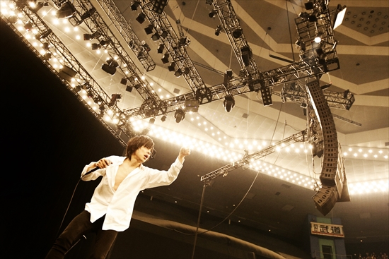 恒例となる今年の新春ライブは日本武道館！ デビュー30周年記念イヤー