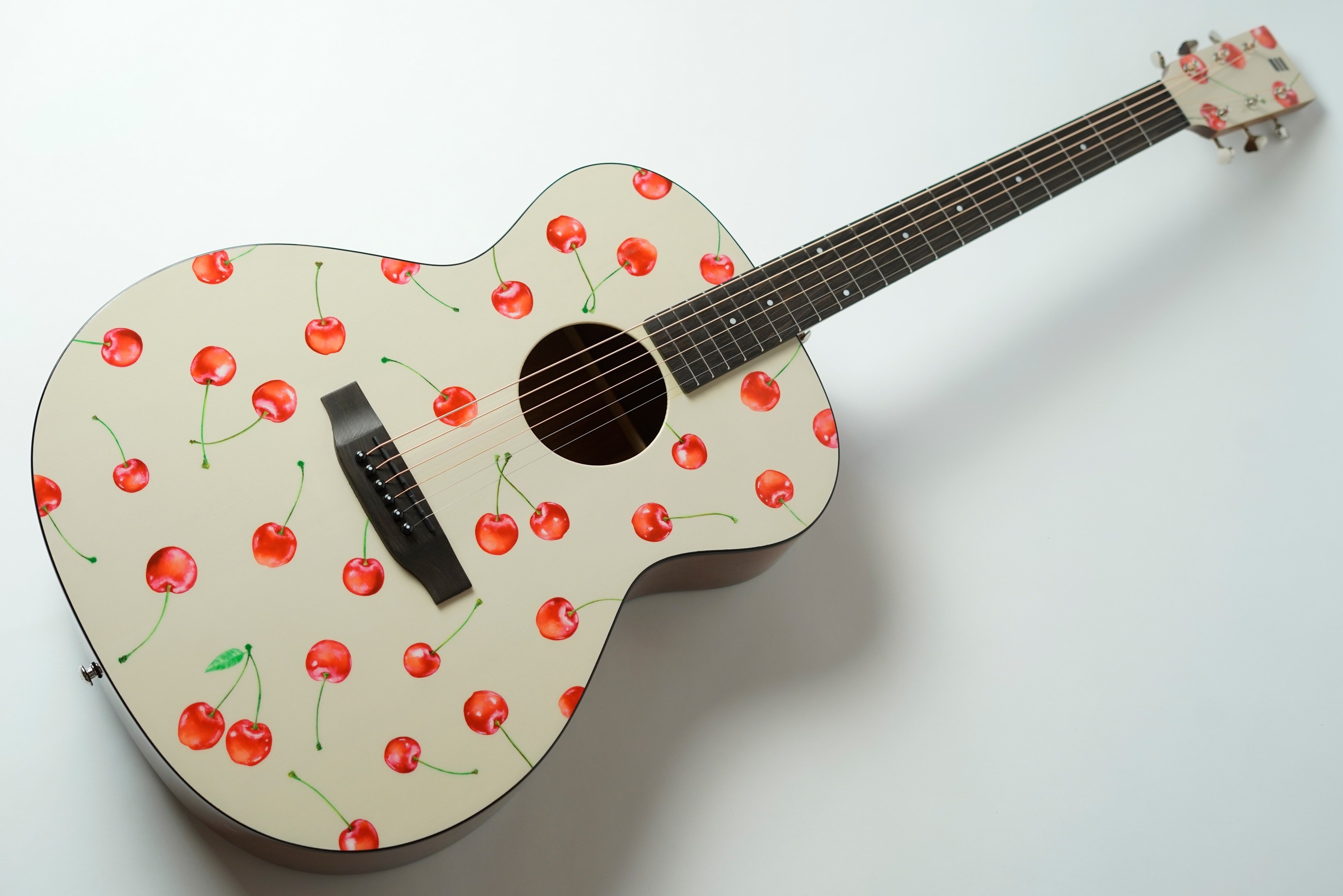 2020年11月28日 さくらんぼギター発売 | NEWS | NAGI GUITARS