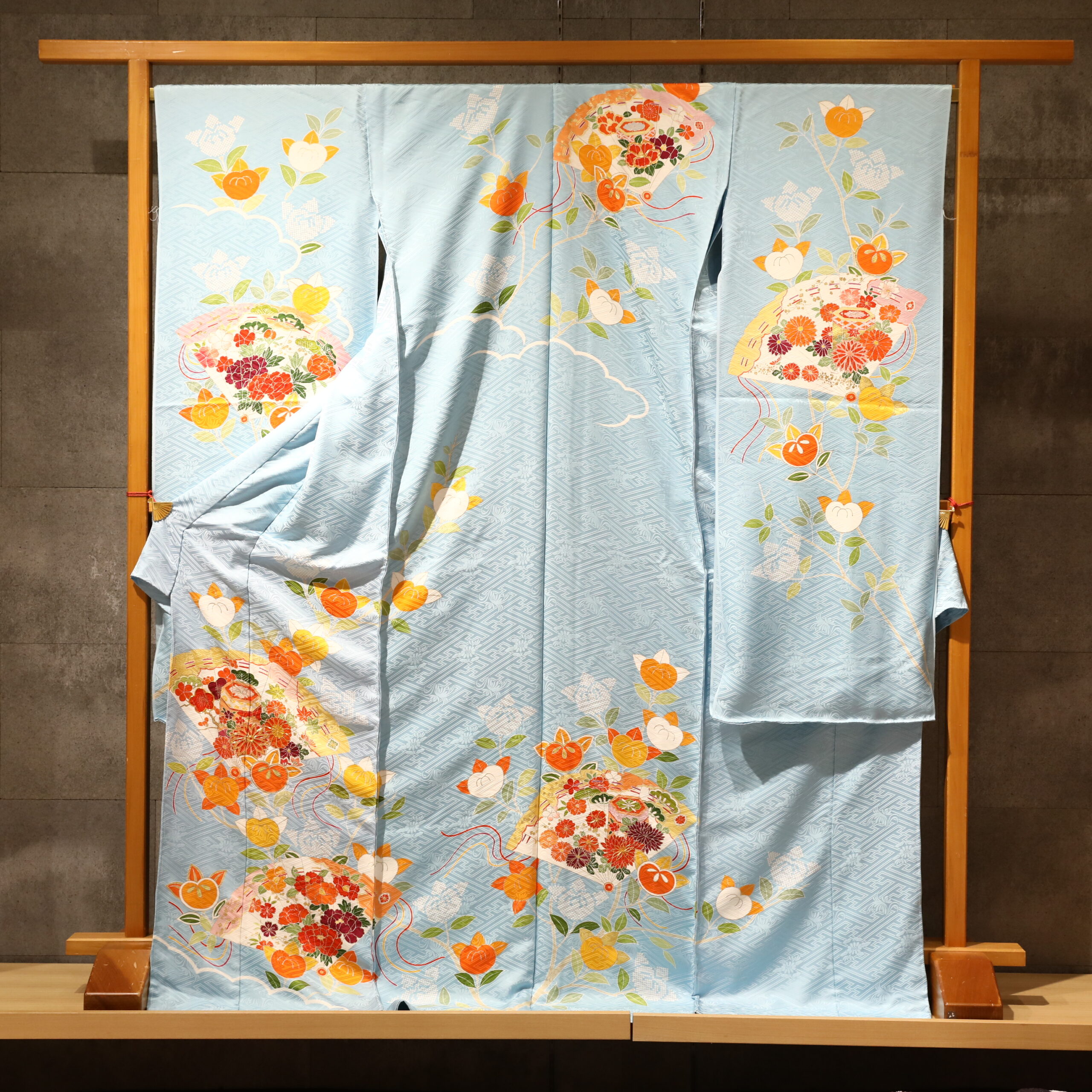 高級振袖】水色の地色に格式高い扇の柄が映える千總の手描き京友禅