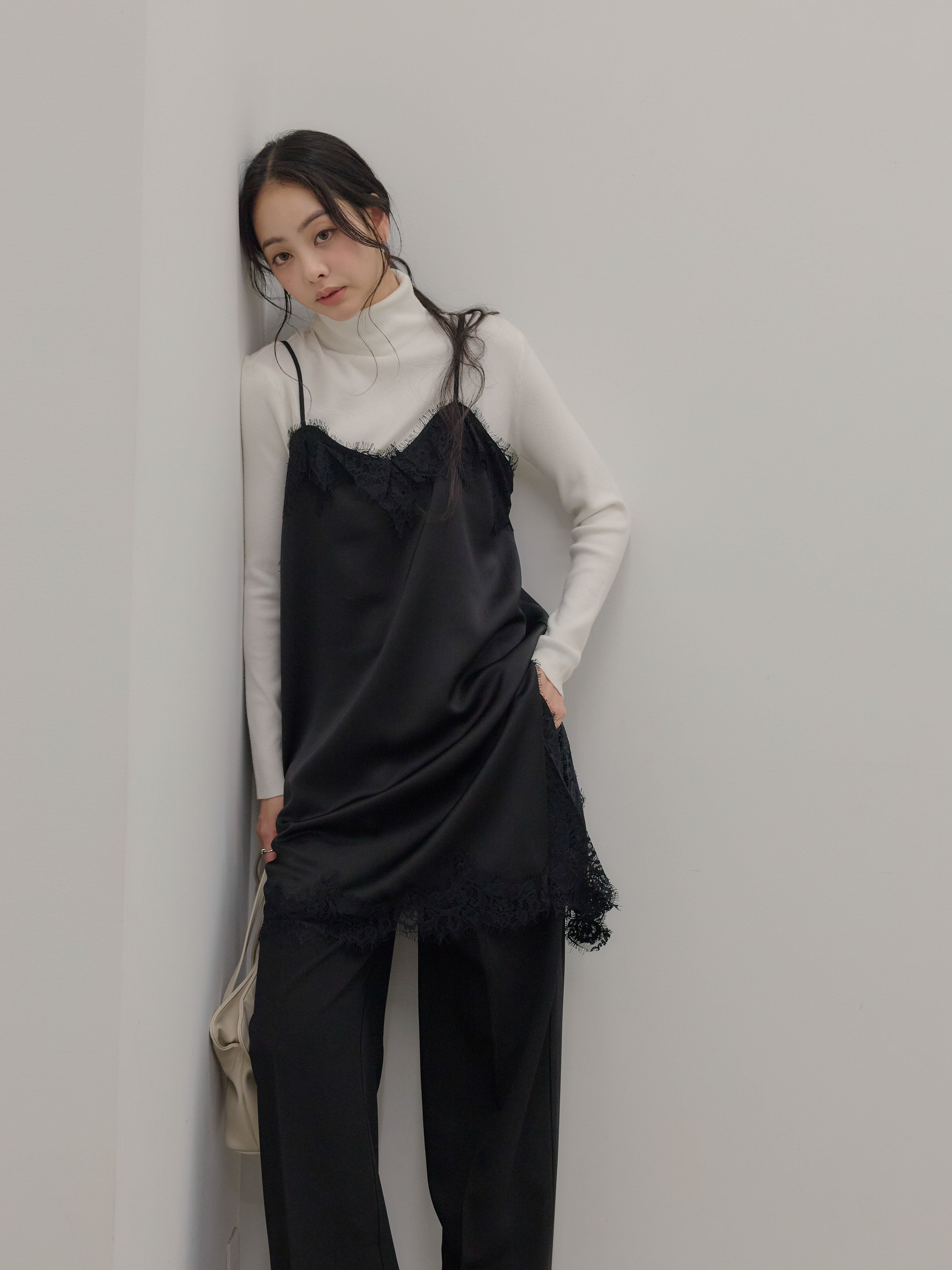 アシンメトリーサテンレースキャミソール – nairo