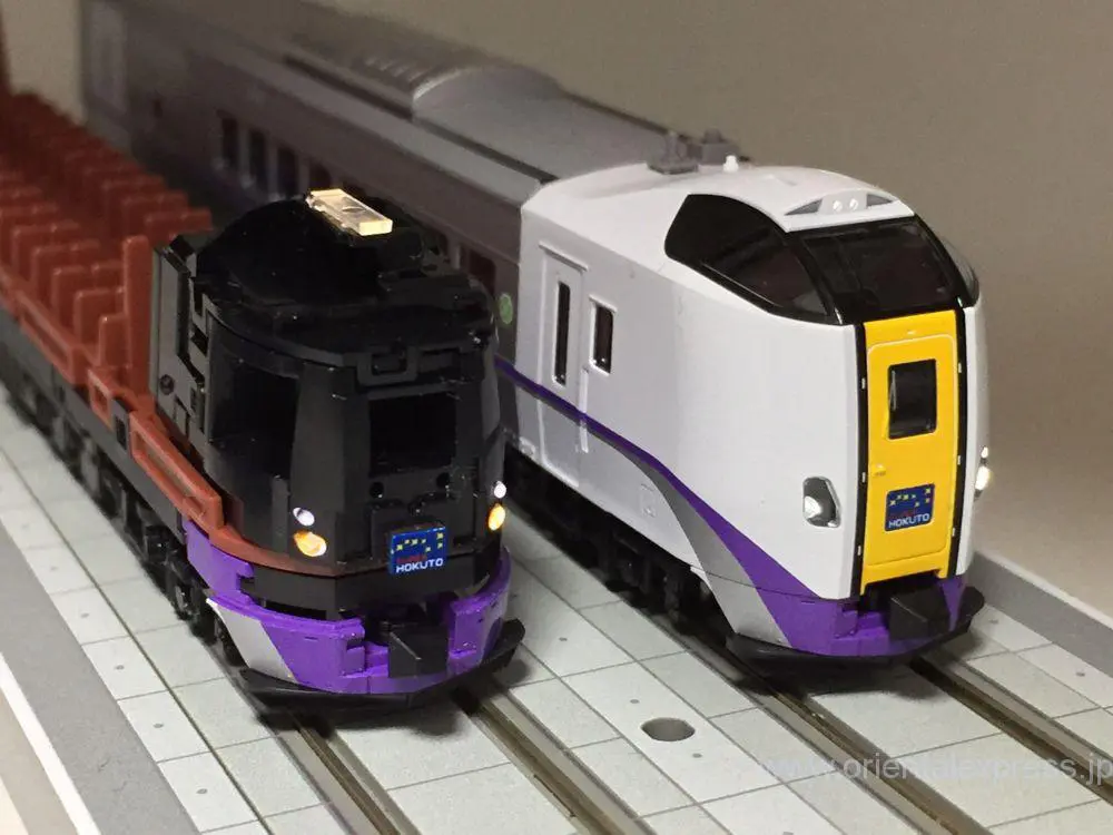 キハ261系1000番台 新塗装 スーパー北斗編成で入線です。TOMIX 98232