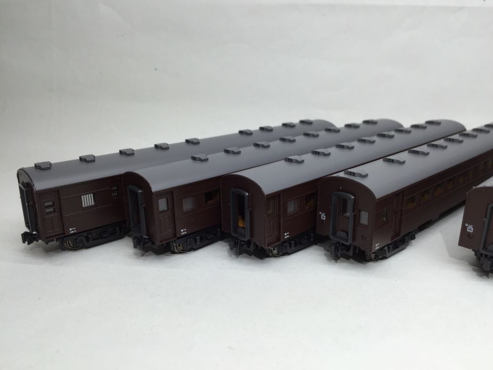 オハ61系客車（オハユニ61など）が入線です。KATO 10-1370 特別企画品