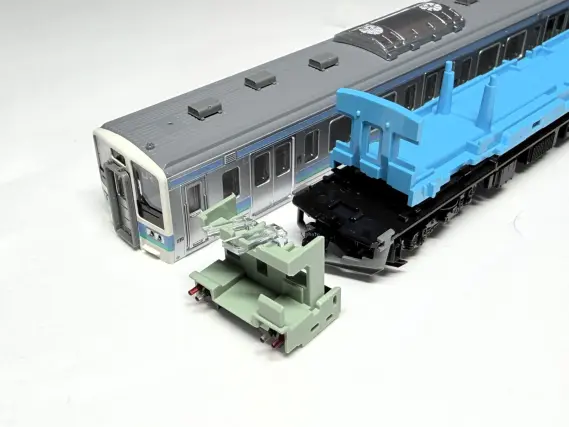 211系3000番台（長野色）N313編成が入線です。 KATO 10-1852 3両セット