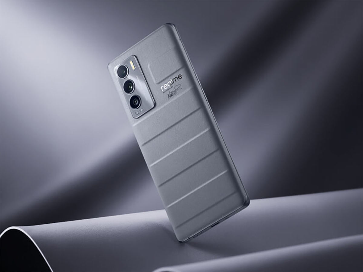 海外モバイルトピックス(278) 日常生活を「旅」にするrealmeの深澤直人