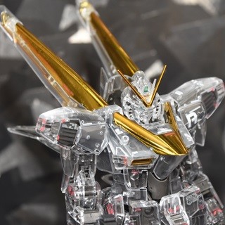 MG V2ガンダム」にメカニカルクリア×金メッキのイベント限定色版が登場