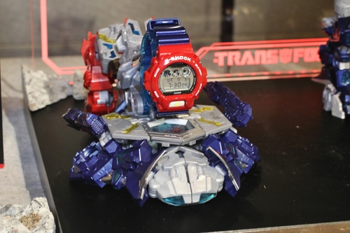 G-SHOCK × トランスフォーマー、変形するスペシャルモデル登場 | マイ