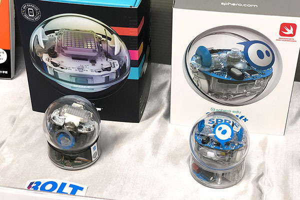 ボール型ロボット「Sphero」、プログラミング学習で人気のワケ | マイ