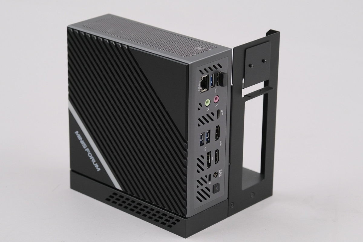 Minisforum「EliteMini B550」レビュー - 外付けGPU対応の超静音小型PC