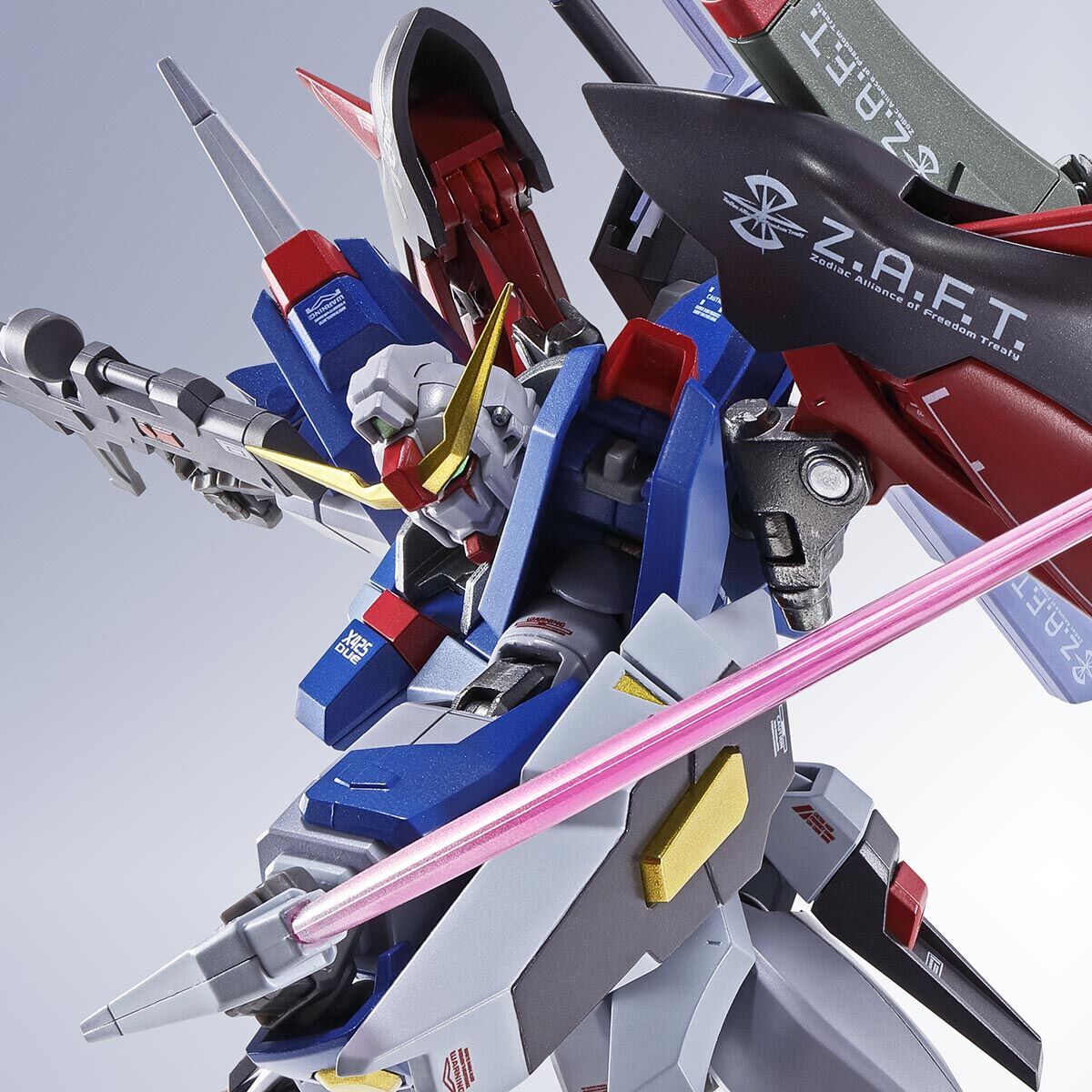 機動戦士ガンダムSEED DESTINY』より「デスティニーガンダム」がMETAL