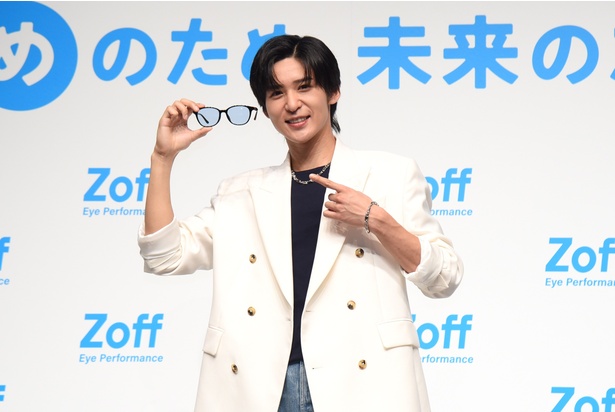 どれをつけても似合っちゃいますね」と絶賛…Snow Man目黒蓮が「Zoff