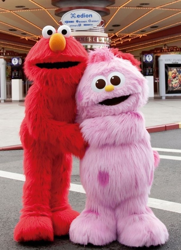 エルモの新しい友達“モッピー”の春の新作グッズが続々登場