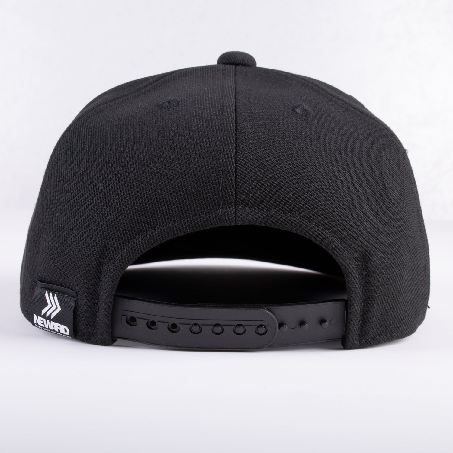 NWCC1 -REWARD ツバストレートキャップ ブラック NEWARD／ニューワード