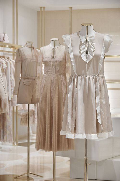 Red Valentino」Eストア限定カプセルコレクションを発売！ | Numero TOKYO