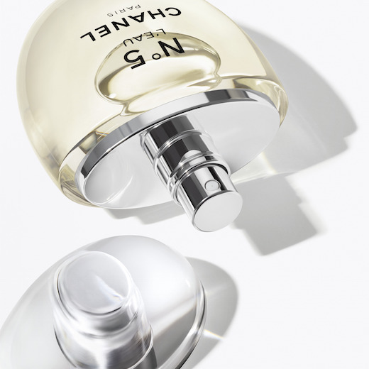 シャネル N°5 ロー オードゥ トワレット」からドロップ型の限定ボトル