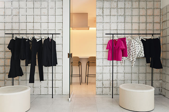 フェミニンでセンシュアル。「NINA RICCI」の秋冬コレクションがIZA