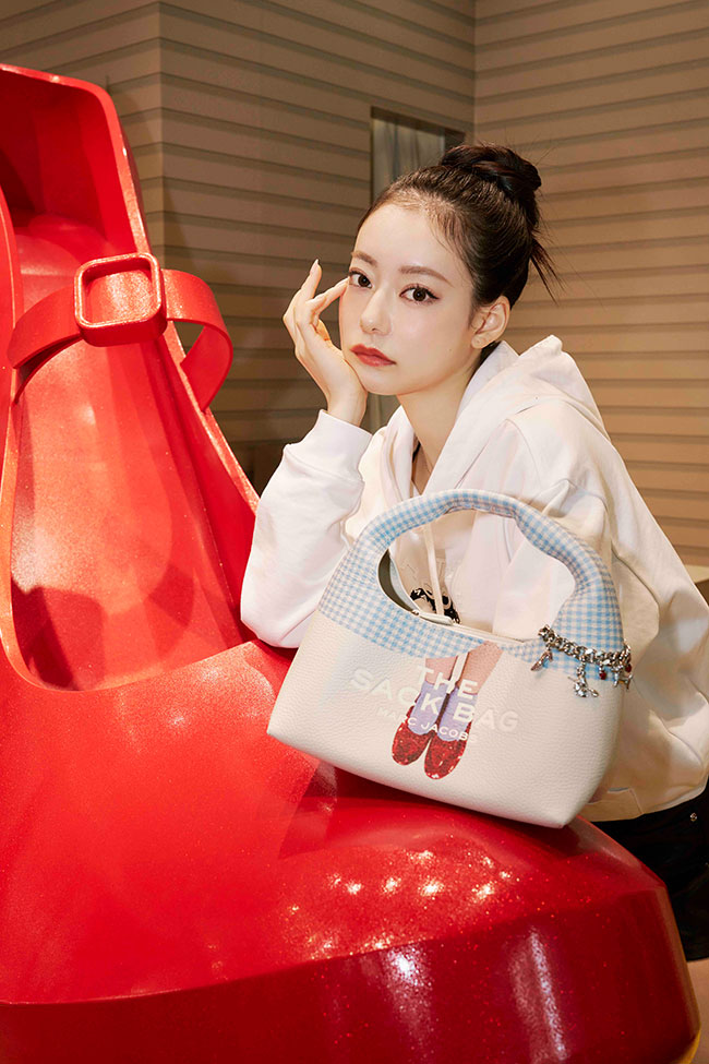 Marc Jacobs」と名作映画『オズの魔法使』のカプセルコレクション誕生