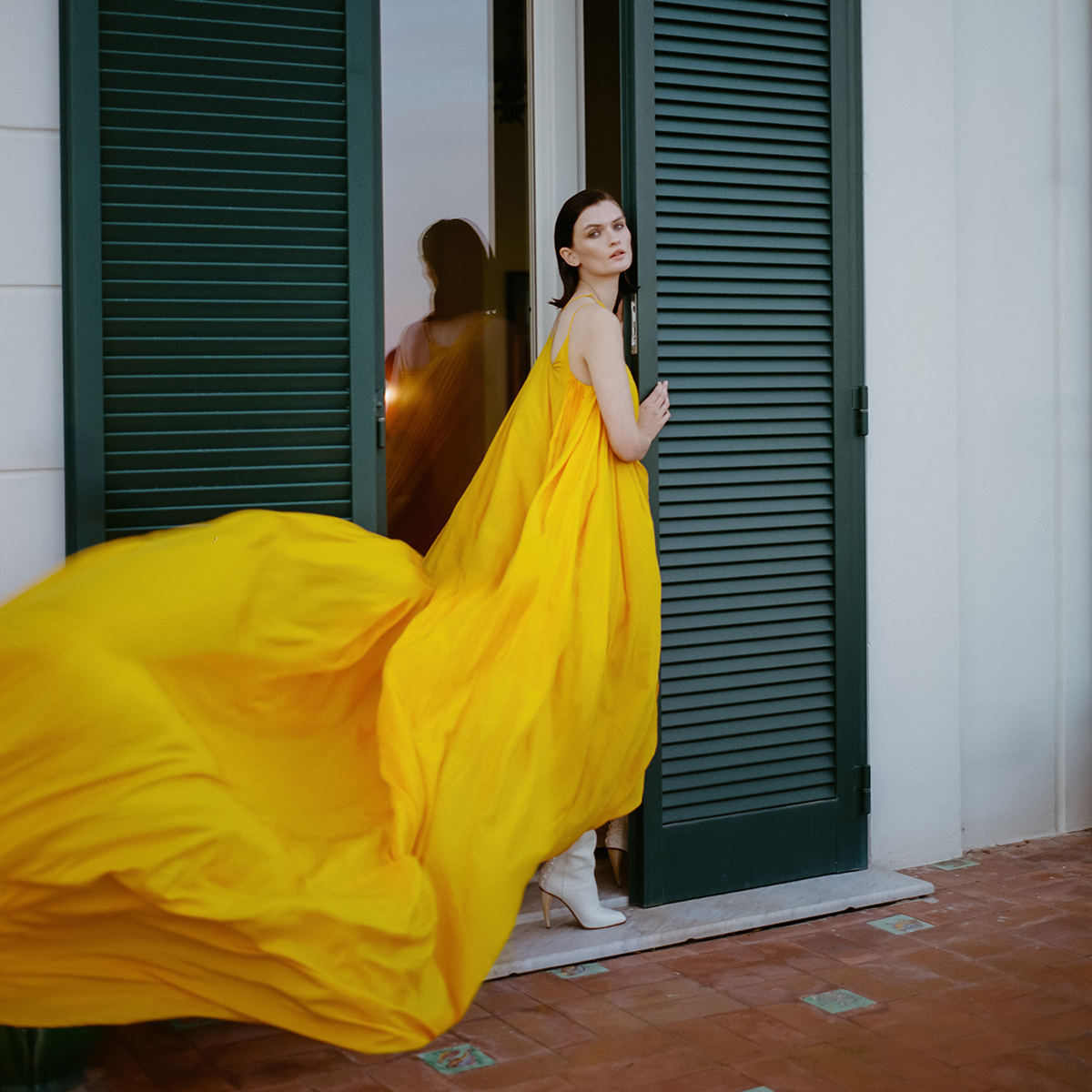 新垣結衣＆磯村勇斗の直筆サイン入りツーショットポラロイドを1名様に