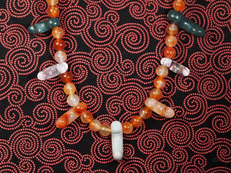 古墳時代・天然赤瑪瑙製勾玉（特大サイズ）