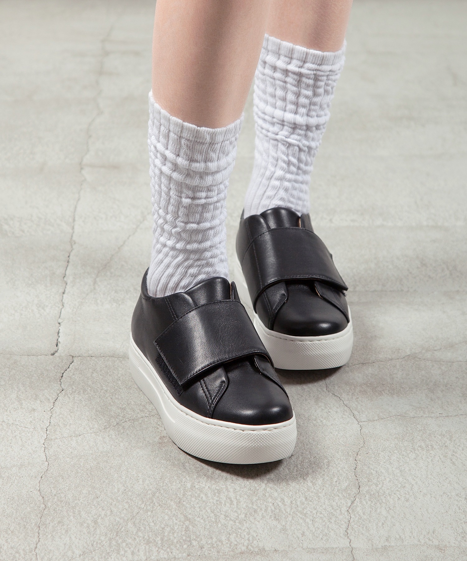 本革/軽量/223g/厚底/3cm】ベルクロスニーカー ALL BLACK│Jeffrey