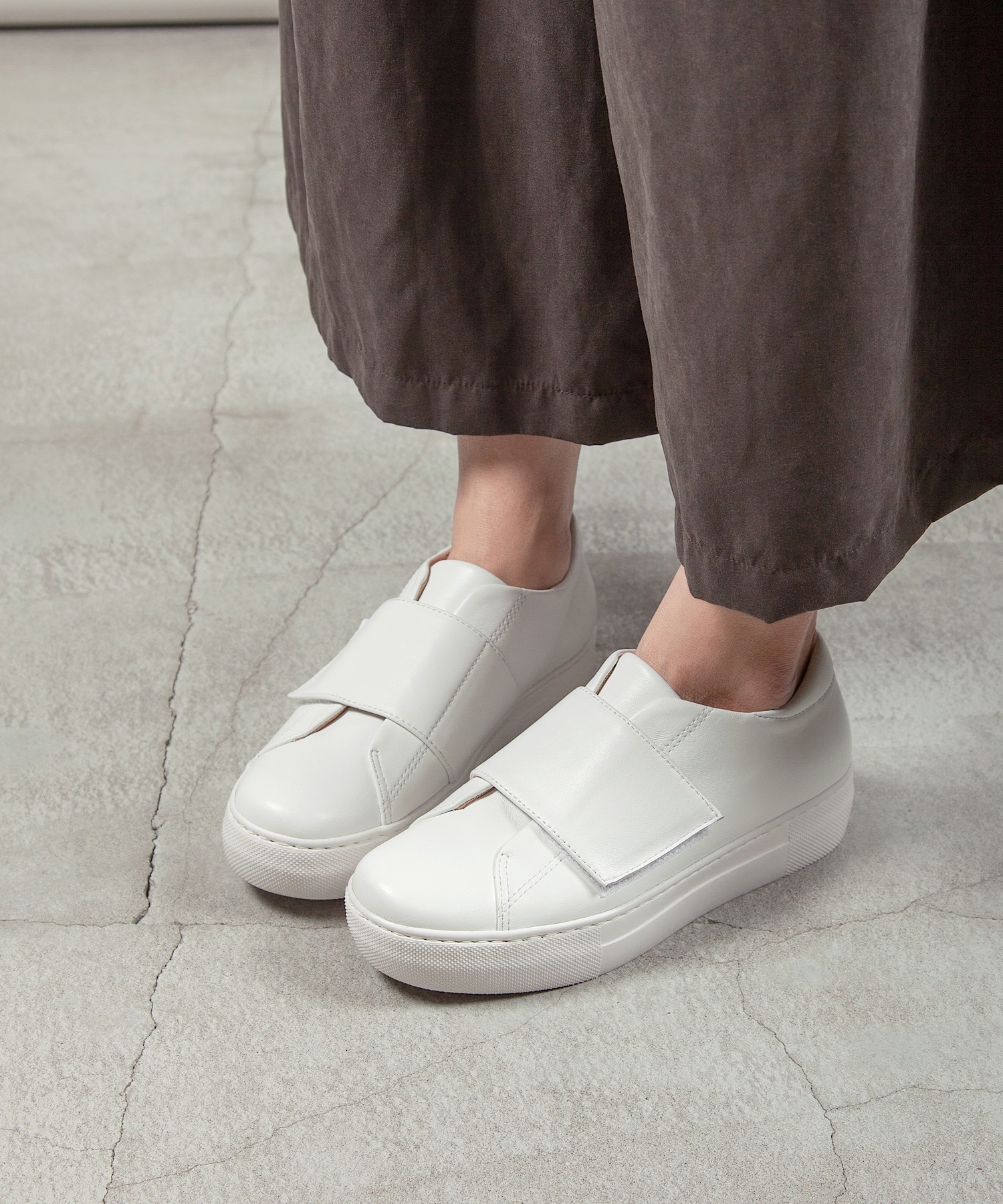 本革/軽量/223g/厚底/3cm】ベルクロスニーカー ALL BLACK│Jeffrey