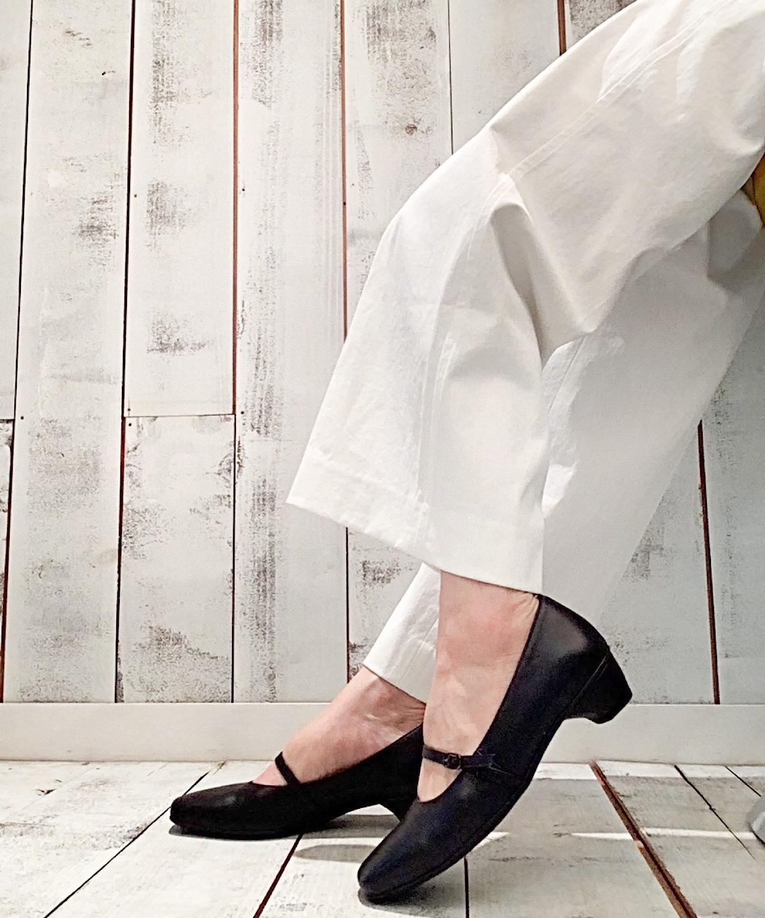 3E／日本製／本革】ふかふか 消音 抗菌防臭 ストラップパンプス blanc