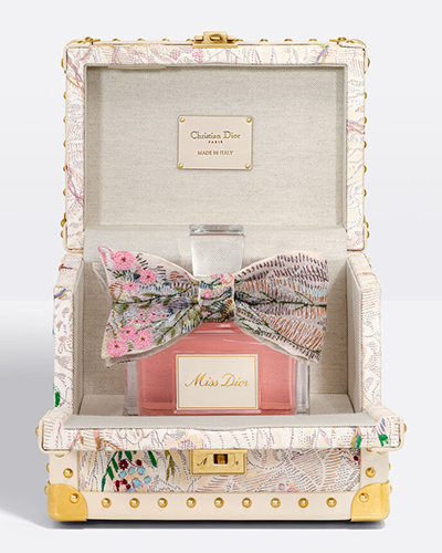 ディオールの世界を存分に体感できる「ミス ディオール展覧会」が東京