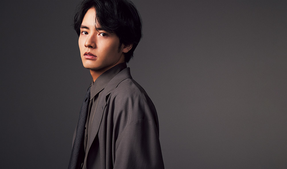 俳優・赤楚衛二さんインタビュー「理想は、大きな優しさを持ちながら