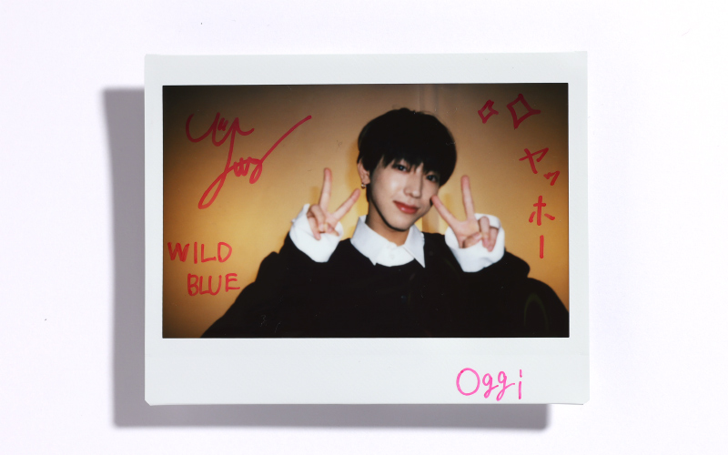 WILD BLUE】ミニ連載完走記念！ 直筆サイン入りチェキ＆手作りうちわを