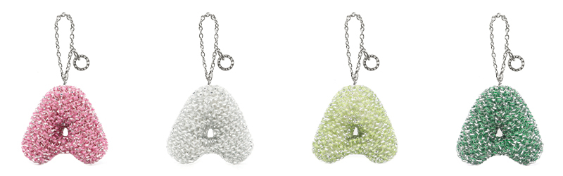 アンテプリマのワイヤーバッグにポップな新色が追加、バッグチャームと