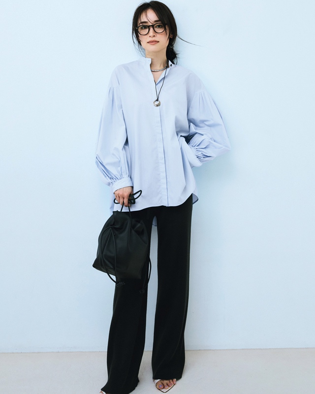 秋の超必須アイテム「ブルーシャツ」はこの4タイプに注目を | Oggi.jp