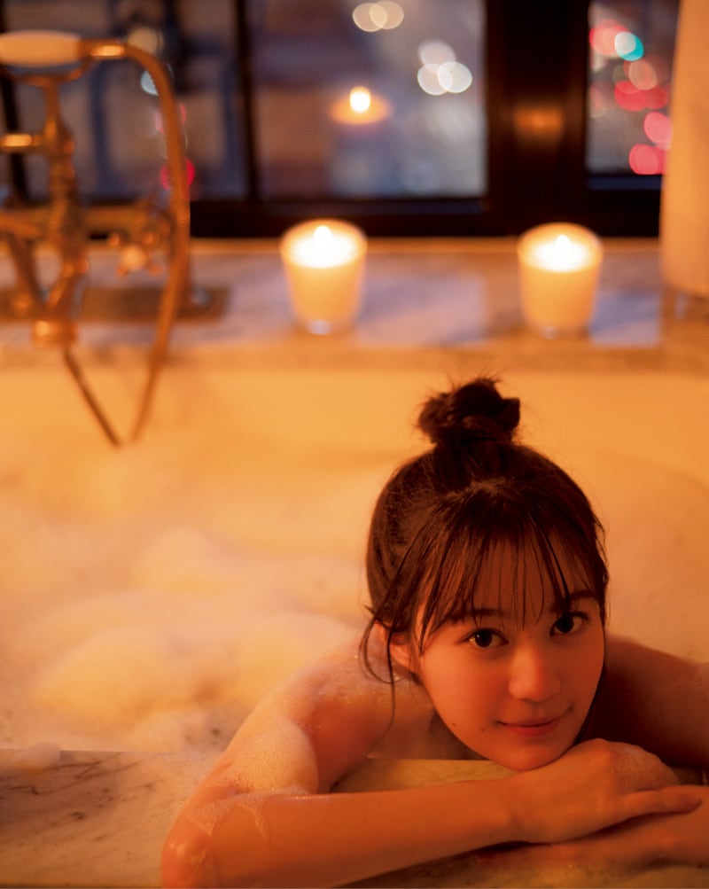 生田絵梨花写真集「インターミッション」（講談社）より。（撮影：中村